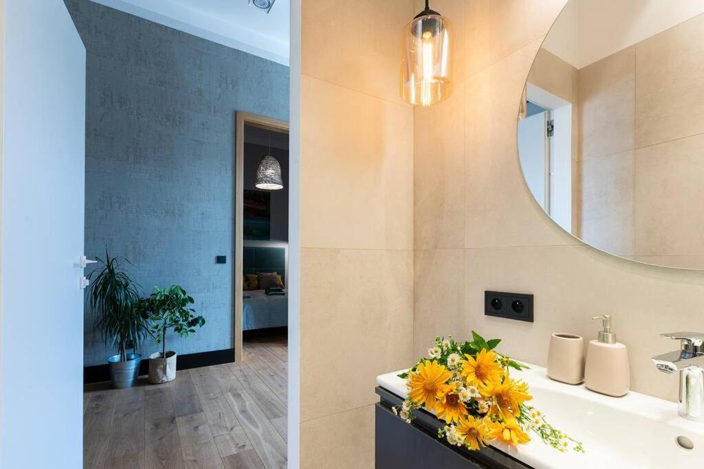 Elegant Apartment Luminis In Krakow'S Old City Exteriör bild